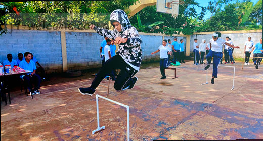 专业编辑拆解手机评测术语与屏幕观感实录